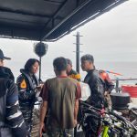 Ratusan Penumpang KM. Mutiara Timur I  Berhasil Dievakuasi TNI AL ke Lanal Banyuwangi